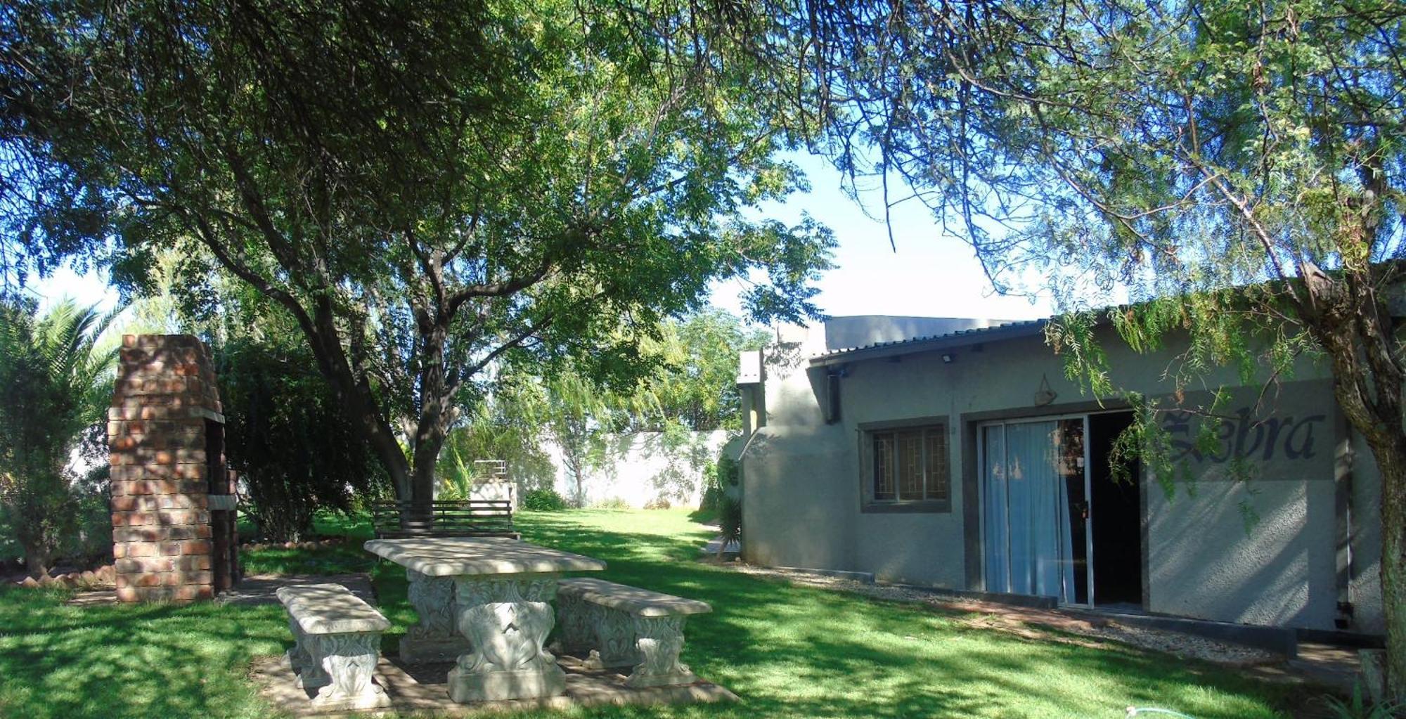 Eden Chalets Windhoek Ngoại thất bức ảnh